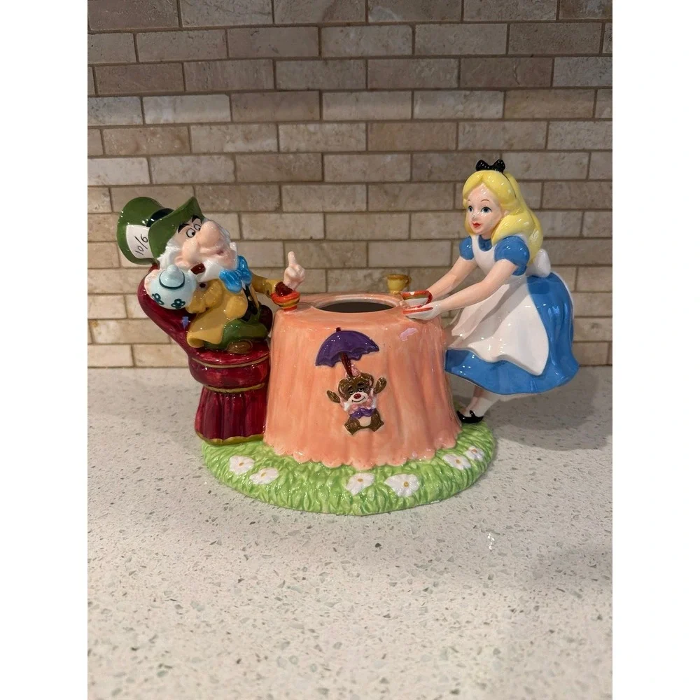 Disney Alice in Wonderland‎ Mad tea Party Teapot Vintage